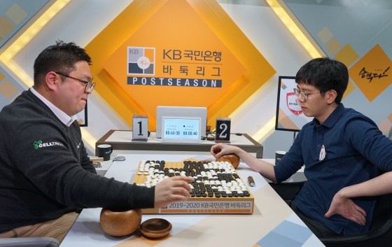 강동윤이 끝냈다....'물가'  챔결 1차전 승리   